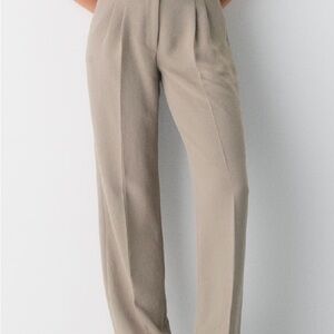 Aritzia Curve-Fit Effortless Pant
